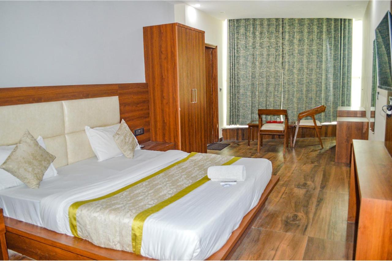 Fabhotel The Golf Inn โนอิดา ภายนอก รูปภาพ