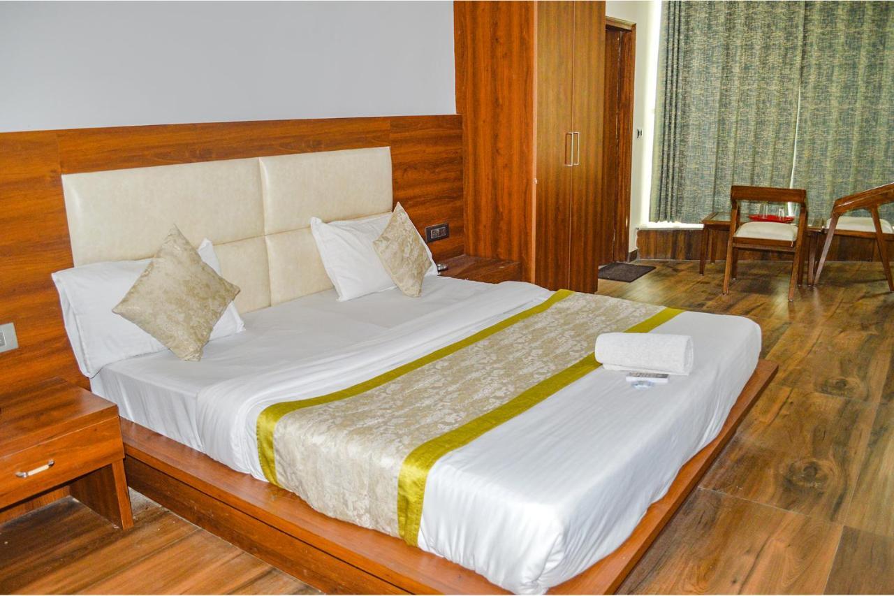 Fabhotel The Golf Inn โนอิดา ภายนอก รูปภาพ