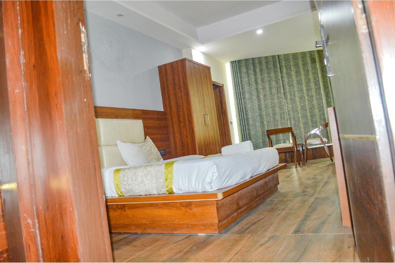 Fabhotel The Golf Inn โนอิดา ภายนอก รูปภาพ